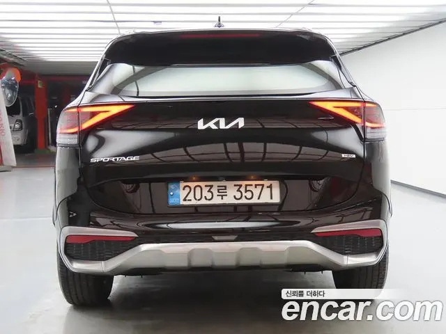 KIA SPORTAGE HYBRID 2023 — 188 252 км, чёрный, Корея — под ключ — фото 4