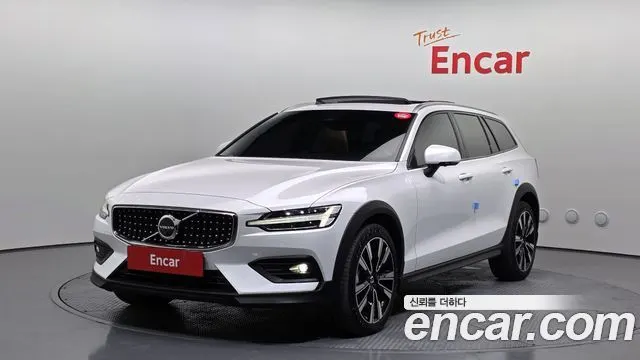 VOLVO V60 CROSS COUNTRY — из Кореи под ключ