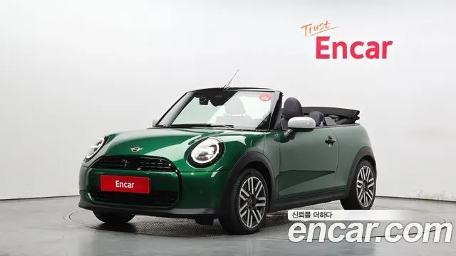 MINI COOPER C CONVERTIBLE 2025 — 4 141 км, тёмно-зелёный, Корея — под ключ — фото 1