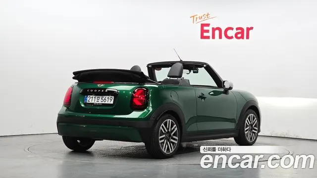 MINI COOPER C CONVERTIBLE 2025 — 4 141 км, тёмно-зелёный, Корея — под ключ — фото 2