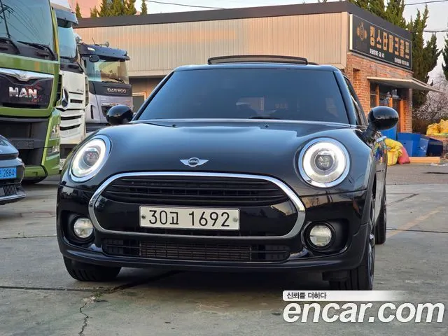 MINI COOPER D CLUBMAN 2018 — 120 000 км, чёрный, Корея — под ключ — фото 1