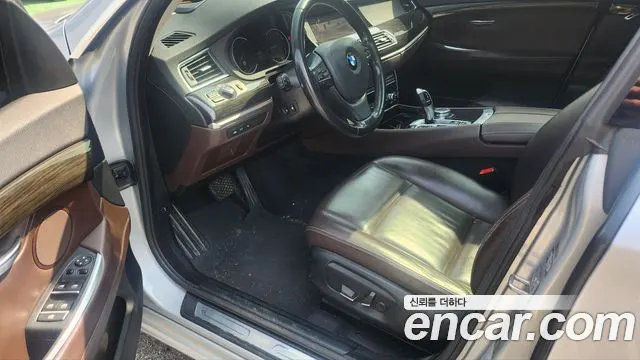 BMW 5 SERIES GT 2016 — 164 000 км, серебристо-серый, Корея — под ключ — фото 9