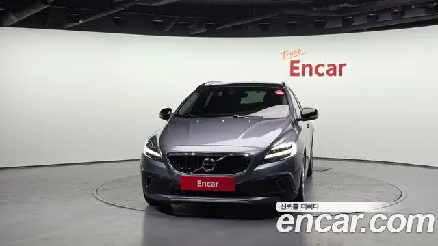 VOLVO V40 CROSS COUNTRY 2018 — 203 094 км, серый, Корея — под ключ — фото 3
