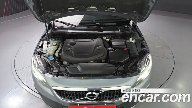 VOLVO V40 CROSS COUNTRY 2018 — 203 094 км, серый, Корея — под ключ — фото 6
