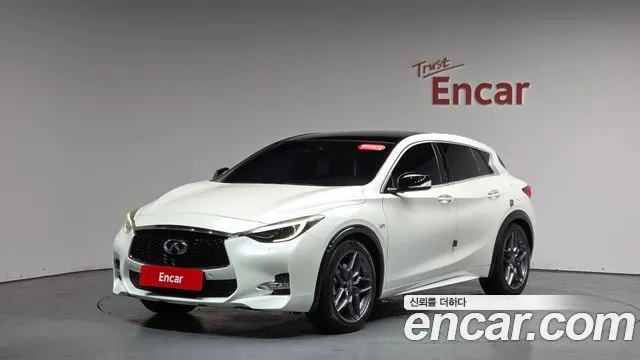 INFINITI Q30 2017