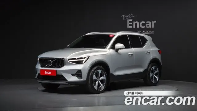VOLVO XC40 2025 — 17 509 км, серебристо-серый, Корея — под ключ — фото 1