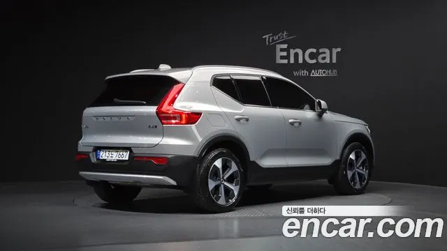 VOLVO XC40 2025 — 17 509 км, серебристо-серый, Корея — под ключ — фото 2