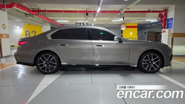 BMW 7 SERIES 2025 — 6 200 км, золотистый, Корея — под ключ — фото 4
