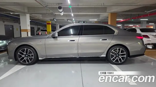 BMW 7 SERIES 2025 — 6 200 км, золотистый, Корея — под ключ — фото 5