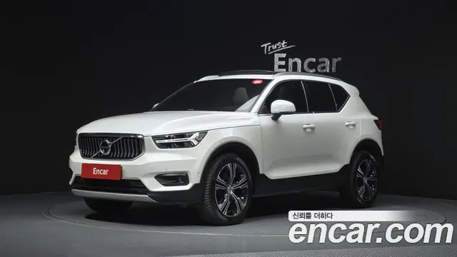 VOLVO XC40 2022