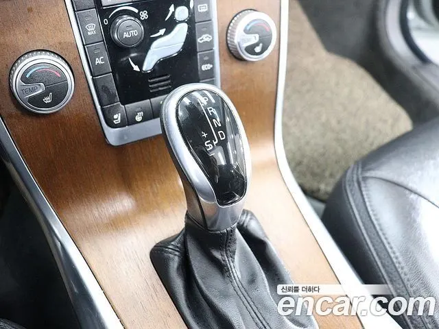 VOLVO XC70 2016 — 178 212 км, светло-серебристый, Корея — под ключ — фото 8