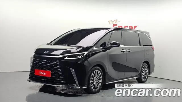 LEXUS LM 2025