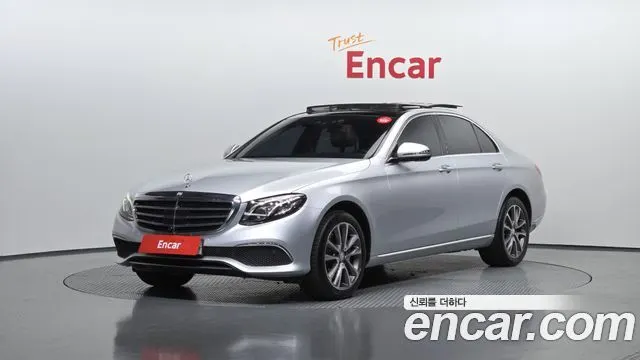 MERCEDES-BENZ E-CLASS W213 2017 — 109 477 км, серебристый, Корея — под ключ — фото 1