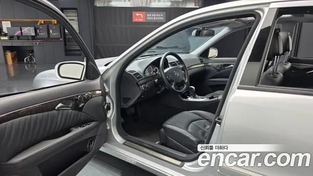 MERCEDES-BENZ E-CLASS W211 2006 — 140 064 км, серебристый, Корея — под ключ — фото 11