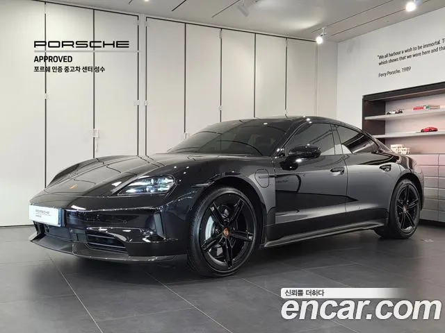 PORSCHE TAYCAN 2025