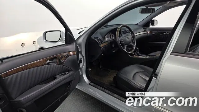 MERCEDES-BENZ E-CLASS W211 2008 — 170 427 км, серебристый, Корея — под ключ — фото 10