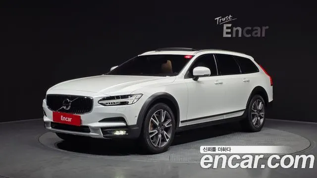 VOLVO V90 CROSS COUNTRY 2019 — 72 444 км, белый, Корея — под ключ — фото 1