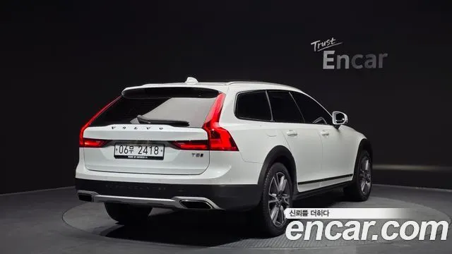 VOLVO V90 CROSS COUNTRY 2019 — 72 444 км, белый, Корея — под ключ — фото 2