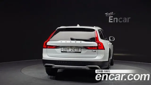 VOLVO V90 CROSS COUNTRY 2019 — 72 444 км, белый, Корея — под ключ — фото 4