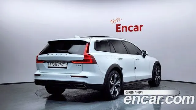 VOLVO V60 CROSS COUNTRY 2020 — 88 240 км, белый, Корея — под ключ — фото 2