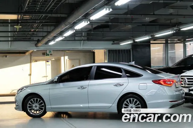 HYUNDAI SONATA 2017 — 122 000 км, серебристо-серый, Корея — под ключ — фото 4