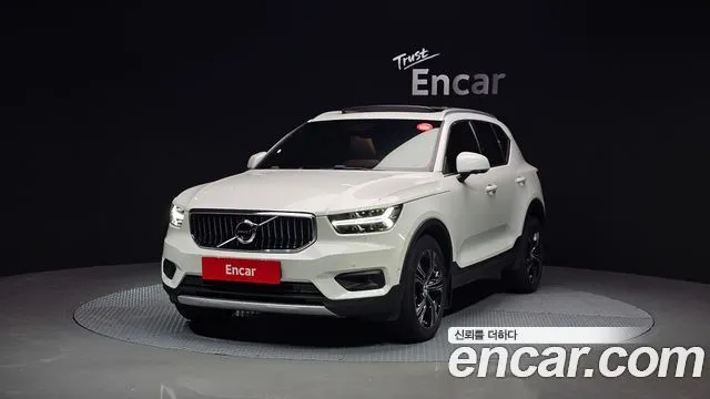 VOLVO XC40 2021