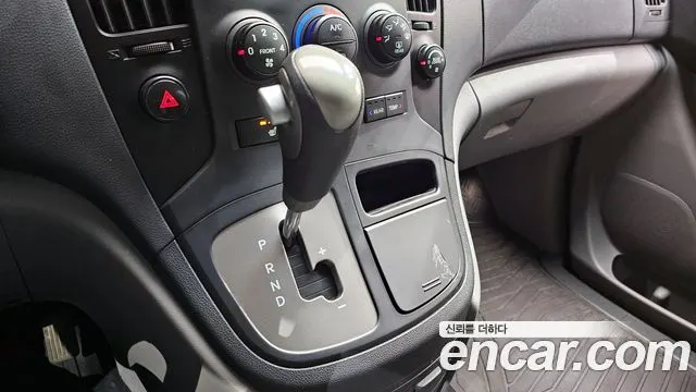 HYUNDAI GRAND STAREX 2015 — 202 093 км, серебристый, Корея — под ключ — фото 9