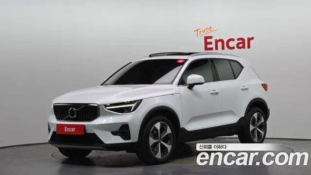 VOLVO XC40 2023
