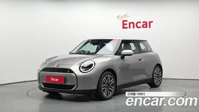 MINI COOPER ELECTRIC 2024 — 23 км, серебристый, Корея — под ключ — фото 1