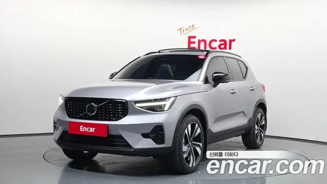 VOLVO XC40 2026