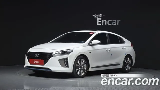 HYUNDAI IONIQ HYBRID 2016 — 126 810 км, белый, Корея — под ключ — фото 1