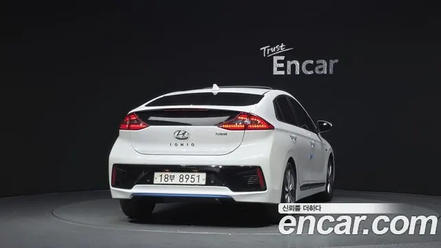 HYUNDAI IONIQ HYBRID 2016 — 126 810 км, белый, Корея — под ключ — фото 4