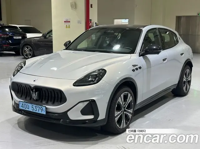 MASERATI GRECALE 2025 — 6 150 км, светло-серебристый, Корея — под ключ — фото 1