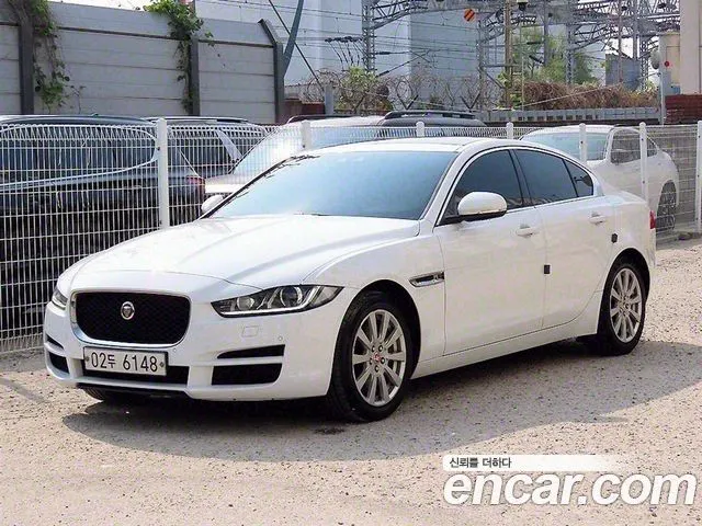 JAGUAR XE 2017 — 119 866 км, белый, Корея — под ключ — фото 1