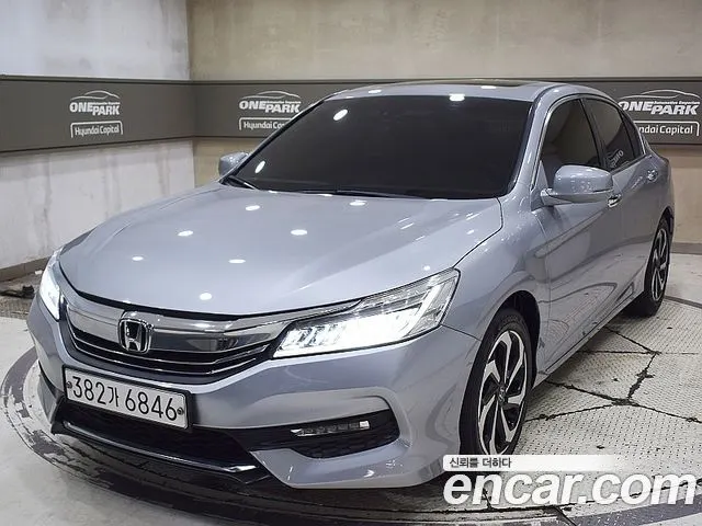 HONDA ACCORD 2017 — 82 000 км, серебристый, Корея — под ключ — фото 1