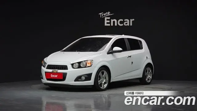 CHEVROLET AVEO HATCHBACK 2012 — 102 336 км, белый, Корея — под ключ — фото 1