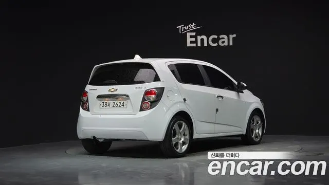 CHEVROLET AVEO HATCHBACK 2012 — 102 336 км, белый, Корея — под ключ — фото 2