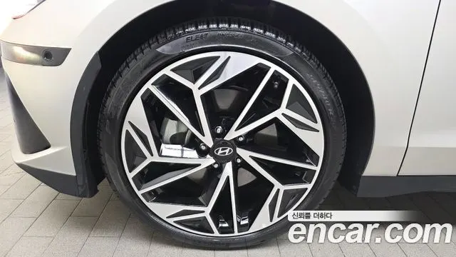 HYUNDAI IONIQ 6 2023 — 28 370 км, серебристо-серый, Корея — под ключ — фото 5