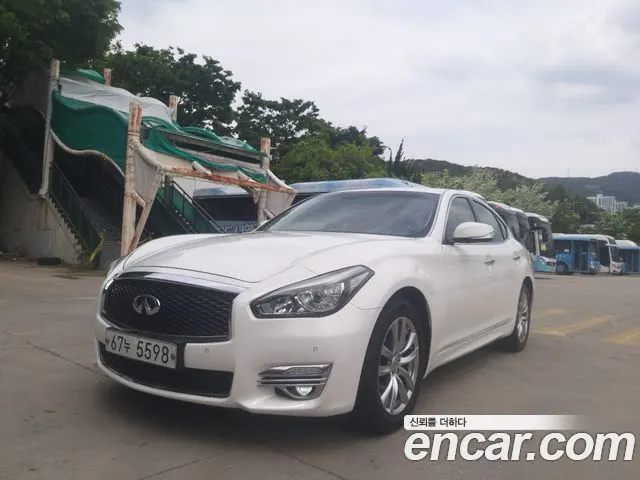 INFINITI Q70 2015 — 113 635 км, белый-перламутр, Корея — под ключ — фото 1