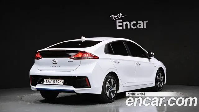 HYUNDAI IONIQ HYBRID 2017 — 90 955 км, белый, Корея — под ключ — фото 2