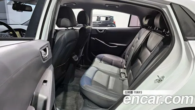 HYUNDAI IONIQ HYBRID 2017 — 90 955 км, белый, Корея — под ключ — фото 11