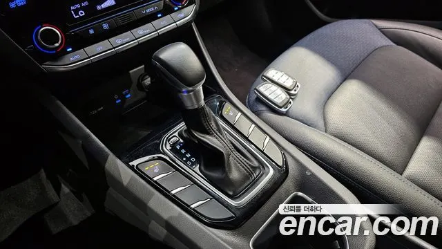 HYUNDAI IONIQ HYBRID 2017 — 90 955 км, белый, Корея — под ключ — фото 9