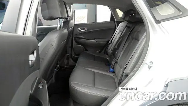 HYUNDAI KONA 2021 — 55 206 км, серебристо-серый, Корея — под ключ — фото 12