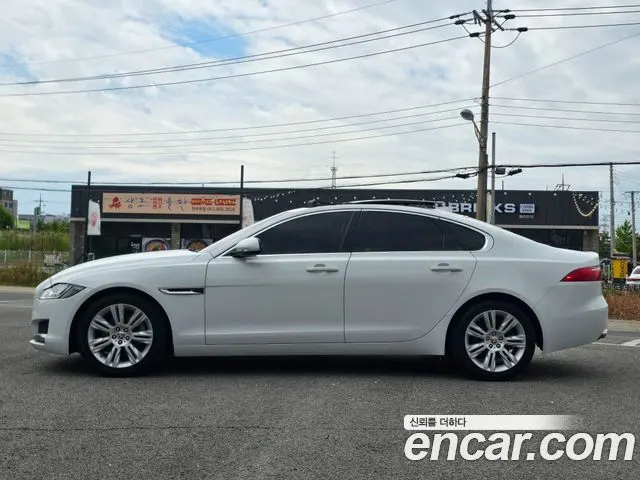JAGUAR XF 2019 — 68 000 км, белый, Корея — под ключ — фото 3