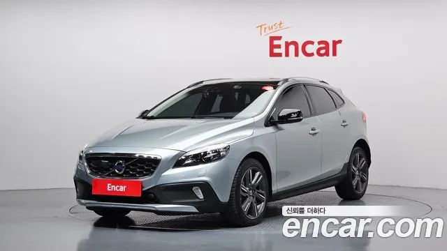 VOLVO V40 CROSS COUNTRY 2015 — 56 470 км, серый, Корея — под ключ — фото 1