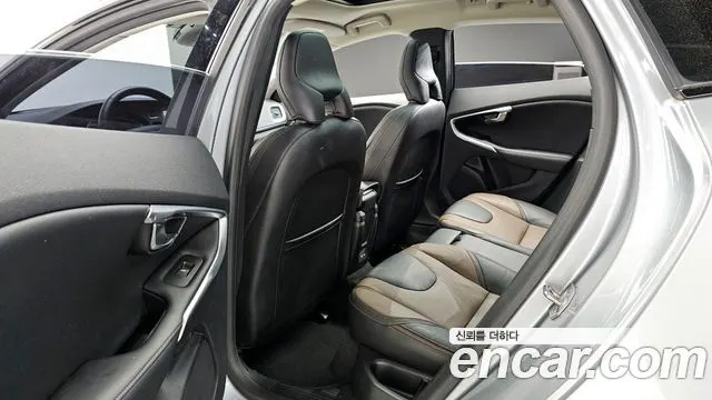 VOLVO V40 CROSS COUNTRY 2015 — 56 470 км, серый, Корея — под ключ — фото 11