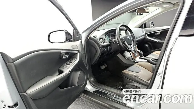 VOLVO V40 CROSS COUNTRY 2015 — 56 470 км, серый, Корея — под ключ — фото 10