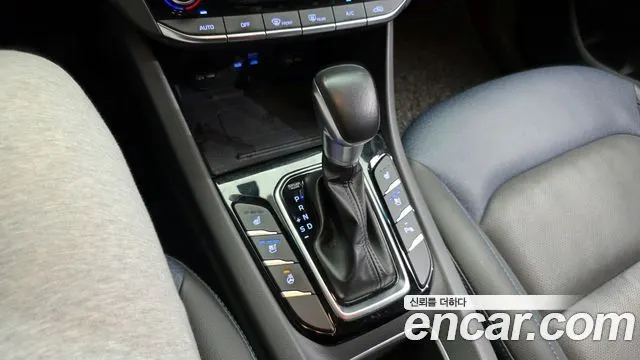 HYUNDAI IONIQ HYBRID 2016 — 136 560 км, белый, Корея — под ключ — фото 9