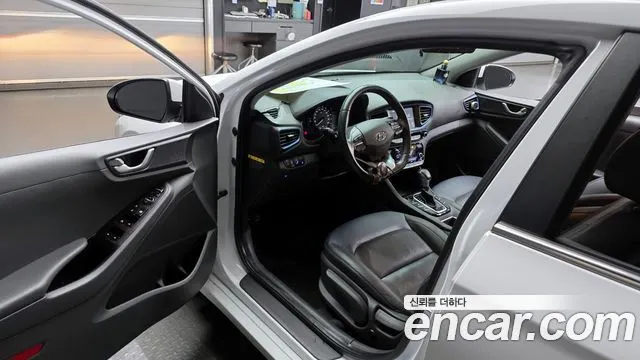 HYUNDAI IONIQ HYBRID 2016 — 136 560 км, белый, Корея — под ключ — фото 10