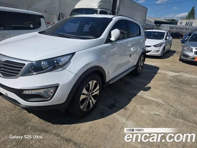 KIA SPORTAGE R 2012 — 241 000 км, белый, Корея — под ключ — фото 1